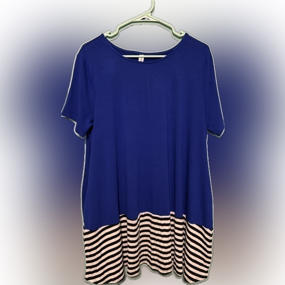 Zenana 2x ladies blue and black top! Super flowy and comfortable!